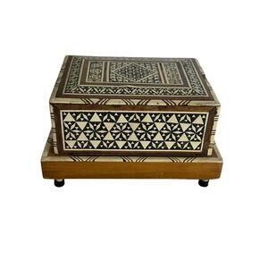 Vintage Egyptian Inlaid Wood & Mother of Pearl Musical Cigarette Music Box